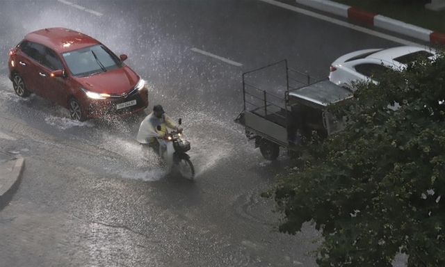 Mưa lớn kéo dài ở miền Trung, cảnh báo lũ quét và sạt lở đất