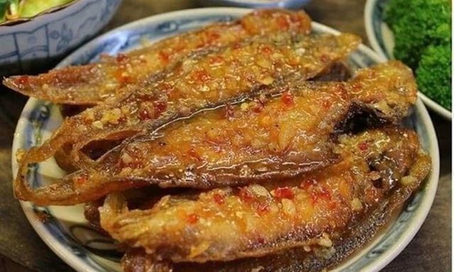 Loài cá mỏng dẹt như chiếc lá dưới đáy biển, thịt thơm béo ít xương được nhiều người săn đón