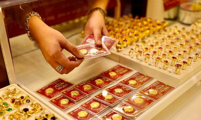 Giá vàng ngày 30/10: Thế giới giảm mạnh, trong nước SJC, nhẫn trơn 9999 DOJI BTMC Phú Quý ở mức đáng chú ý