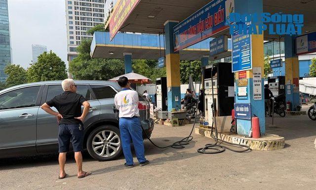 Giá xăng dầu ngày 30/10: Petrolimex, Pvoil đều có điều chỉnh mức mới, cụ thể là bao nhiêu tiền 1 lít?