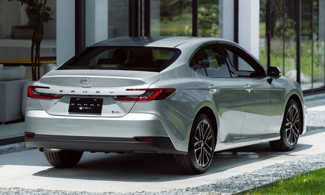 Toyota Camry 2025 sắp về Việt Nam, gia tăng áp lực với Kia K5, Mazda6