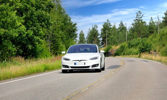 Mỹ điều tra 2,4 triệu xe tự lái Tesla sau khi ghi nhận nhiều tai nạn gây thương vong