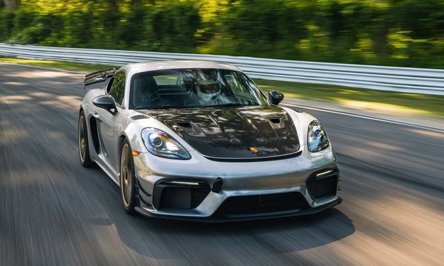 Porsche: Người giàu vẫn muốn có xe xăng