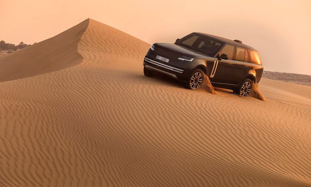 Range Rover Electric thử thách sự bền bỉ trong điều kiện khắc nghiệt tại sa mạc ở Dubai