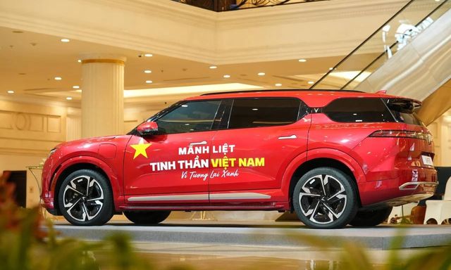 VinFast chính thức giảm giá 4% cho tất cả các mẫu ô tô và xe máy điện cho khách Việt