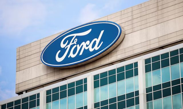 Ford hoãn sản xuất xe bán tải, xe van điện đến năm 2028