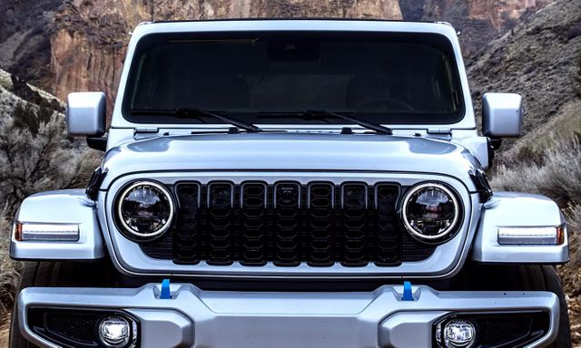 Jeep triệu hồi xe hybrid bị hỏng do lỗi cập nhật phần mềm