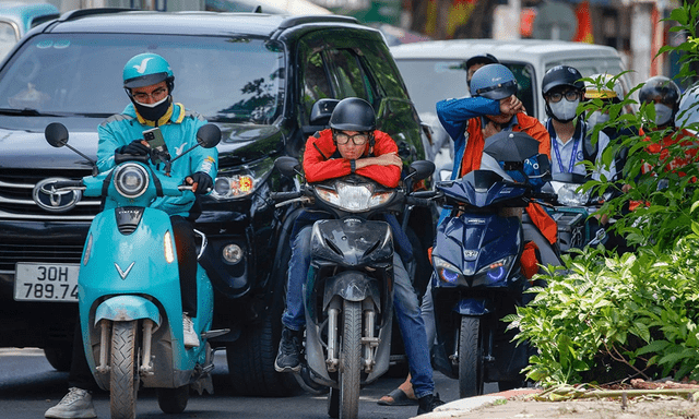 TP. HCM: Từ năm 2029, dự kiến CẤM HOÀN TOÀN xe máy xăng trong hoạt động giao hàng và xe ôm công nghệ