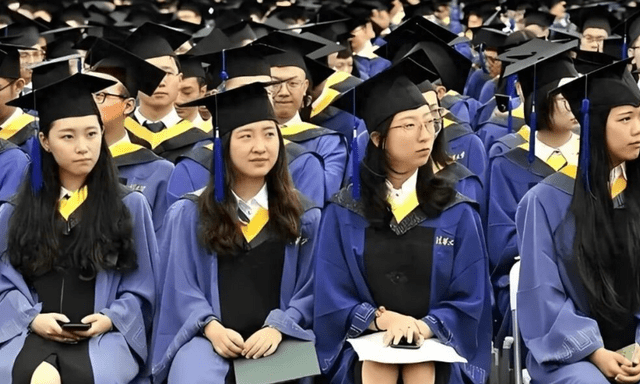 Tấm bằng Bắc Đại không cứu được tương lai: Một thế hệ trí thức trẻ đang mắc kẹt, cơn ác mộng của hàng triệu gia đình