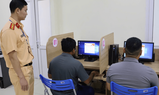 THÔNG BÁO: Người dân mang ngay giấy phép lái xe tới Phòng Cảnh sát Giao thông để làm một việc!