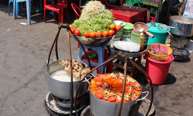 Bộ Y tế: Không dùng găng tay khi tiếp xúc trực tiếp thực phẩm chín, chủ quán có thể bị phạt đến 1 triệu đồng