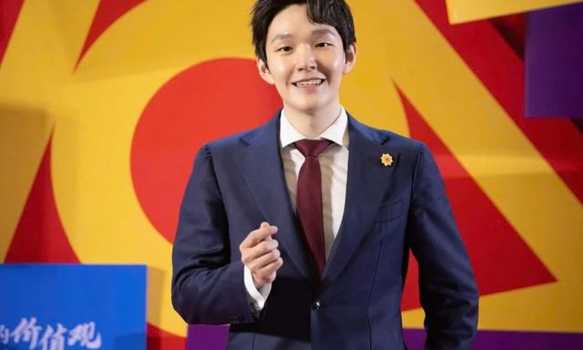 Tỷ phú giàu hơn Donald Trump, CEO Starbucks sau 1 đêm: Thạc sĩ Thanh Hoa, 24 tuổi làm ông chủ tập đoàn dược phẩm lớn nhất châu Á