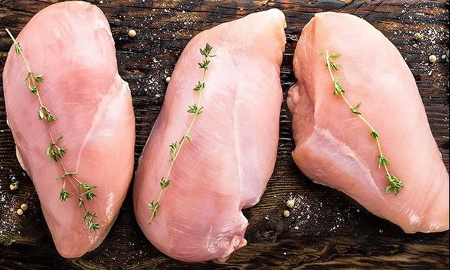 Ăn gà nên chọn ỨC hay ĐÙI?