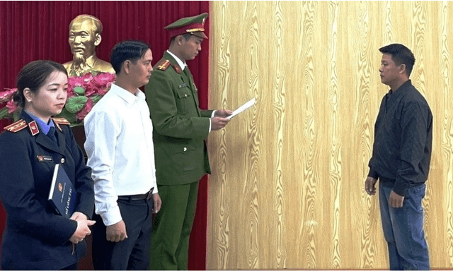 Bắt đối tượng pha nước lã với 1,5 tấn axit axetic để tạo ra giấm ăn: Quy mô sản xuất cả triệu lít