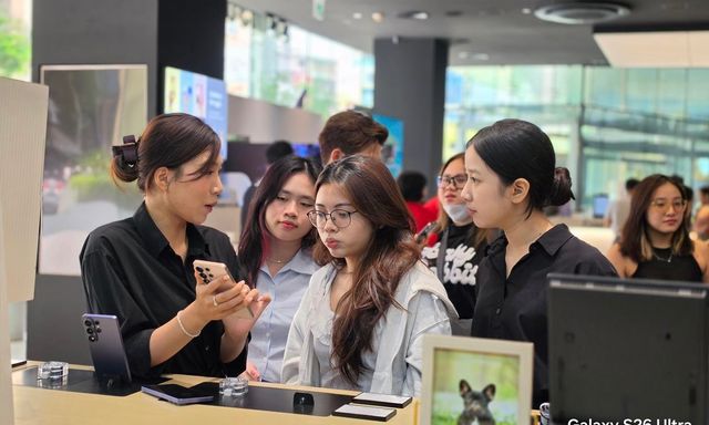 Vượt mặt “người tiền nhiệm”, Galaxy S26 Ultra cháy hàng ngày mở bán, người dùng đổ xô trải nghiệm AI thế hệ mới