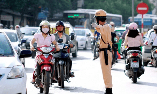 Người tham gia giao thông chú ý: Vượt PHẢI kiểu này có thể bị phạt lên tới 22 triệu đồng