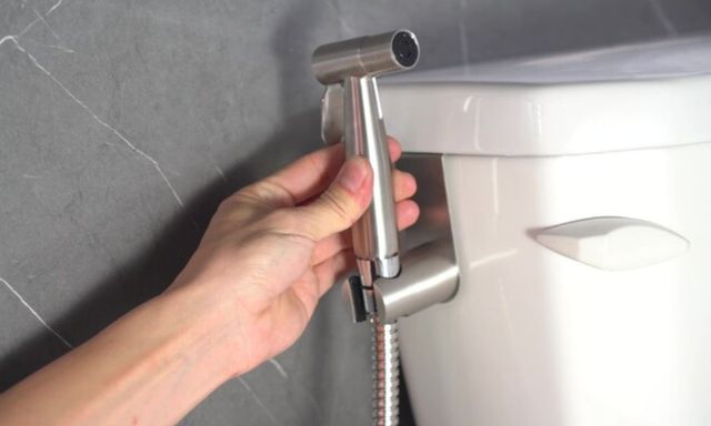Lời khuyên đến các gia đình khi dùng vòi xịt vệ sinh, tránh bị viêm nhiễm