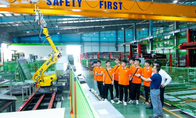 Điểm chuẩn nhiều trường đại học 2026 lộ diện: Ngành “hot” áp sát 30 điểm, cuộc đua công nghệ nóng lên
