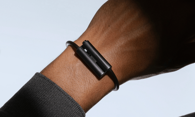 Không màn hình, không cần điện thoại, thiết bị mới của cha đẻ Fitbit muốn “canh” cả gia đình
