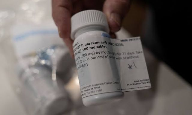 FDA vừa phê duyệt viên thuốc trị ung thư giá gần nửa triệu USD/năm, phía sau là cuộc chiến công nghệ kéo dài hàng thập kỷ