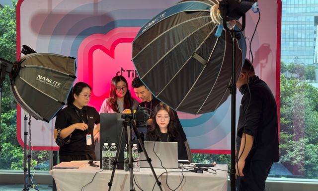 Livestream thành nghề, phía sau hàng triệu creator là một ngành kinh doanh mới