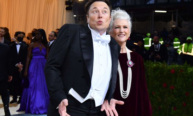 Mẹ Elon Musk tiết lộ con trai muốn sống trong một thành phố trên sao Hỏa