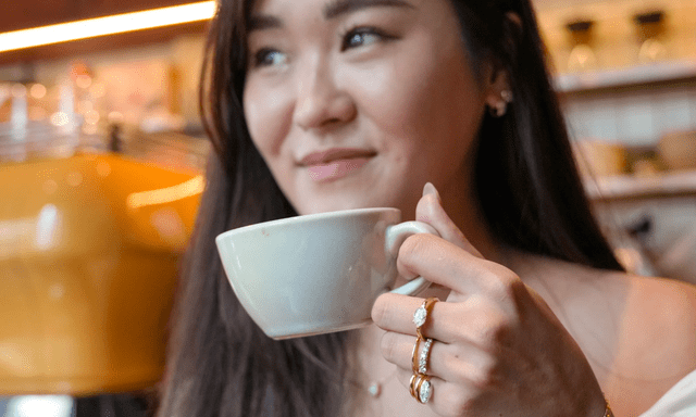 Nữ gen Z nghỉ việc ngân hàng, khởi nghiệp thương hiệu thiết kế trang sức doanh thu 26 tỷ đồng: Được đích thân sao Disney Channel đặt hàng