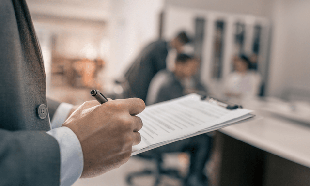 Vụ đăng “kỷ luật” thực tập sinh lên mạng xã hội: Luật sư khẳng định thực tập sinh ĐH Văn Lang có quyền yêu cầu agency TP.HCM bồi thường