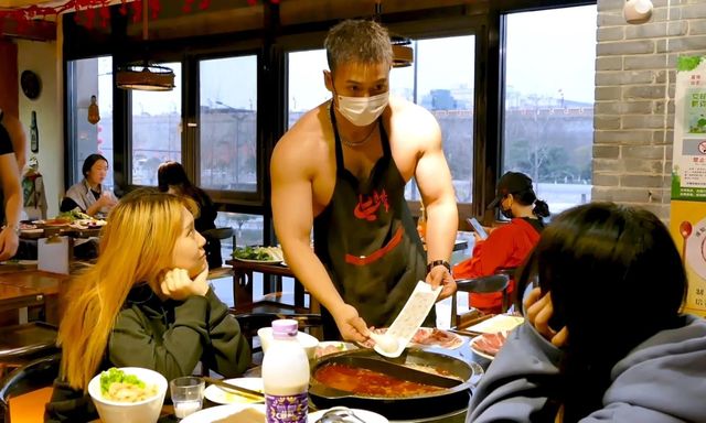 Kinh tế “trai đẹp” bùng nổ ở Trung Quốc: Khi đàn ông biến ngoại hình thành nghề hái ra tiền