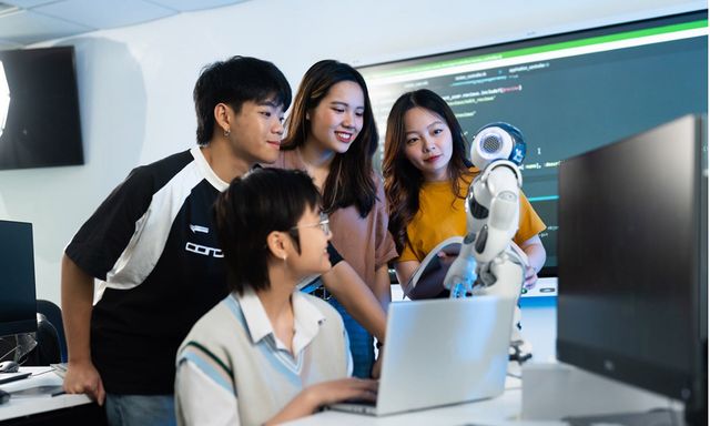 Nghề thuộc top 10 ngành tăng trưởng nhanh nhất đến 2030: Khát nhân lực 10 năm tới, lương lên tới 50 triệu đồng/tháng