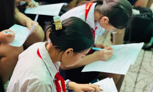 Phạt tiền học sinh 