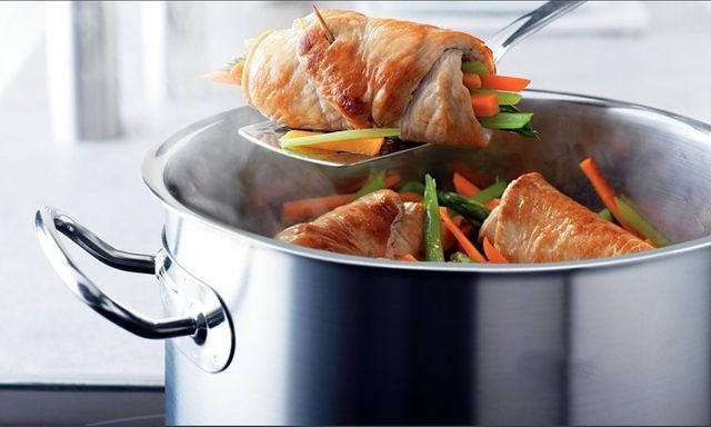 Nguy cơ UNG THƯ từ thói quen bà nội trợ nào cũng từng mắc phải: Bát canh qua đêm trở thành “bẫy sức khỏe”