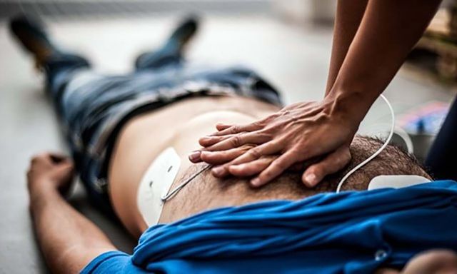 60% người trẻ ĐỘT TỬ không kịp tới bệnh viện: Cơ thể đã “báo động” từ trước, nhưng thường bị bỏ qua