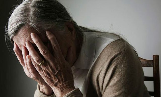 Trầm cảm tuổi xế chiều: Khi cha mẹ gục ngã vì những đứa con “ký sinh”