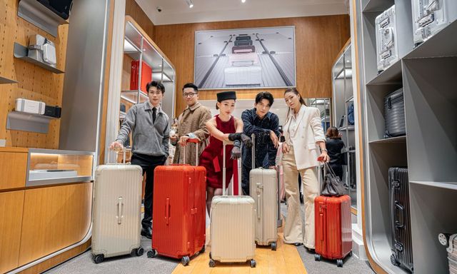 Quang Vinh, Suboi, Đỗ Nhật Hoàng cùng lộ diện xu hướng vali “quiet luxury” cho mùa du lịch mới