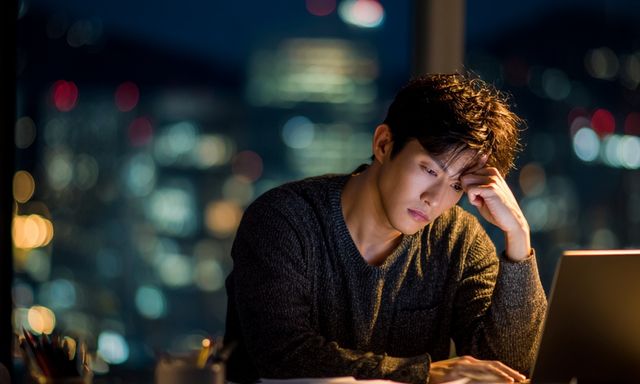 Sau tuổi 35 phải nhớ: 5 thói quen khiến bạn nghèo nhanh chóng