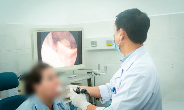 Bác sĩ liên tiếp cảnh báo: Chữa hóc xương bằng mẹo, nhiều người phải trả giá bằng tính mạng