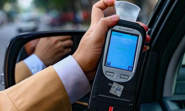 Không uống giọt rượu nào vẫn bị thổi nồng độ cồn: Nhiều người dễ “dính bẫy” từ mâm trái cây ngày Tết 