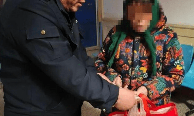 Phát hiện vàng và gần 150 triệu đồng tiền mặt “không cánh mà bay”, người mẹ bàng hoàng khi biết sự thật từ con trai 