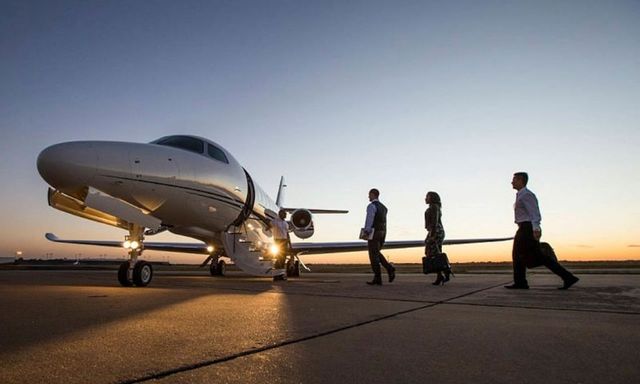 Triệu phú thuê chuyên cơ 5,2 tỷ rời Trung Đông gây tranh cãi: Từng nói “Dubai an toàn nhất”, giờ lại vội vàng rời đi