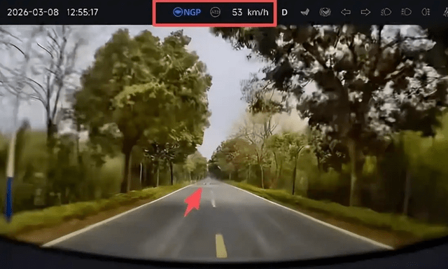 Thót tim: 4 đứa trẻ nằm giữa đường giả làm “gờ giảm tốc”, tài xế giật mình đạp phanh khẩn cấp
