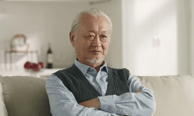 Có 13 tỷ đồng tiết kiệm, người đàn ông 75 tuổi tuyên bố không để lại cho con, quyết tiêu sạch trước khi qua đời