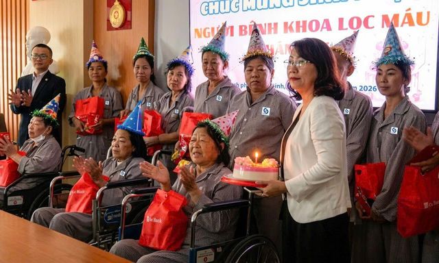 Đi khám vì mệt mỏi, cô gái 26 bị suy thận giai đoạn cuối: Mỗi tuần 3 lần đi lọc máu, cánh tay phồng rộp những vết kim đâm