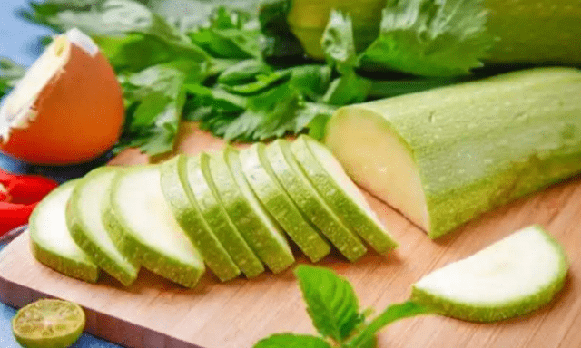 Chuyên gia cảnh báo: Loại RAU quen thuộc trên mâm cơm người Việt nhưng có thể “đầu độc” cả nhà nếu xuất hiện 1 DẤU HIỆU này