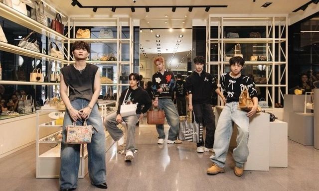 Dàn trai xinh gái đẹp “đổ bộ” sự kiện thời trang: Y2K trở lại, ai mặc chất nhất?