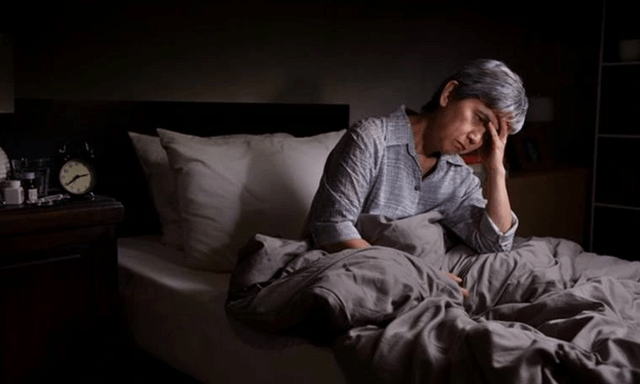 Chuyên gia cảnh báo: 5 DẤU HIỆU mà nam giới tuổi trung niên thường gặp - Nếu bạn chưa thấy, thì xin chúc mừng