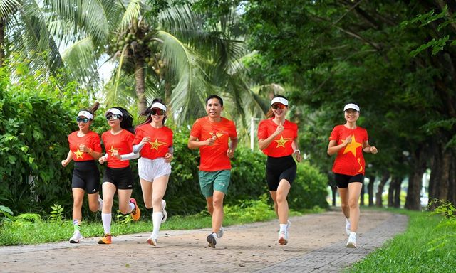 Bùng nổ runner, hình thành thị trường tỷ đô: Chạy bộ đang biến đổi kinh tế tiêu dùng ra sao? 