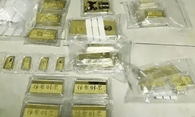 Hơn 7 tỷ tiền mặt, 6kg vàng giấu trong vali: Người đàn ông bị tạm giữ, nguyên nhân sau đó khiến nhiều người ngỡ ngàng