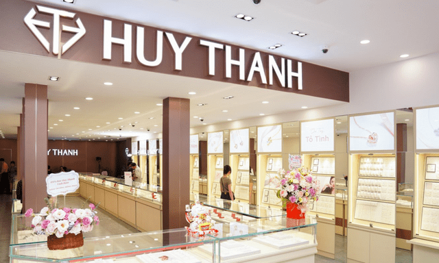 Trước khi bị thanh tra, Huy Thanh Jewelry từng vướng ồn ào bán nhẫn 18K thiếu trọng lượng: Khách mua 0,9 chỉ vàng, nhận về 0,6 chỉ