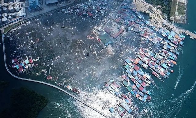 Kinh hoàng: Hơn 1.000 căn nhà bị cháy, khói cuộn tựa vòi rồng, biển lửa bao trùm như ngày tận thế